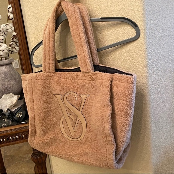 VICTORIA’S SECRET Beige Large Sherpa Plush Tote Bag 6”x12”x14-1/2” - Picture 3 of 7